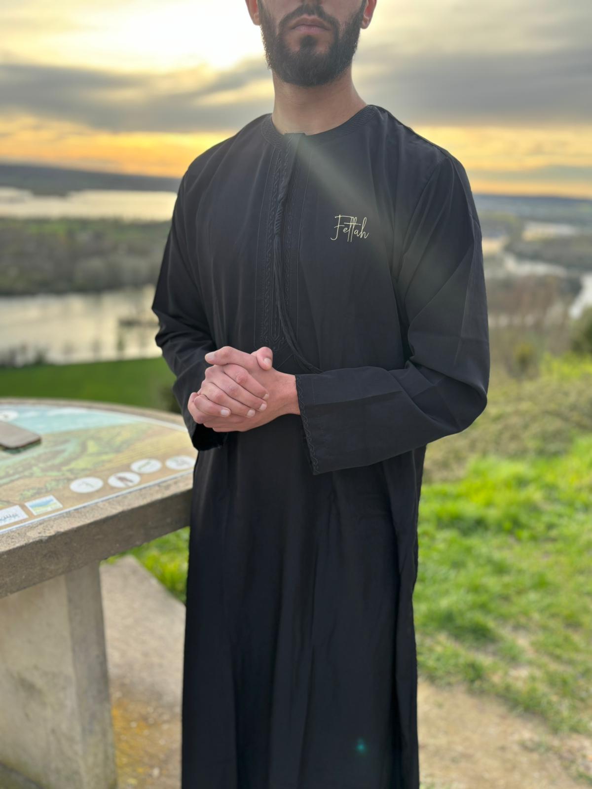 Qamis noir